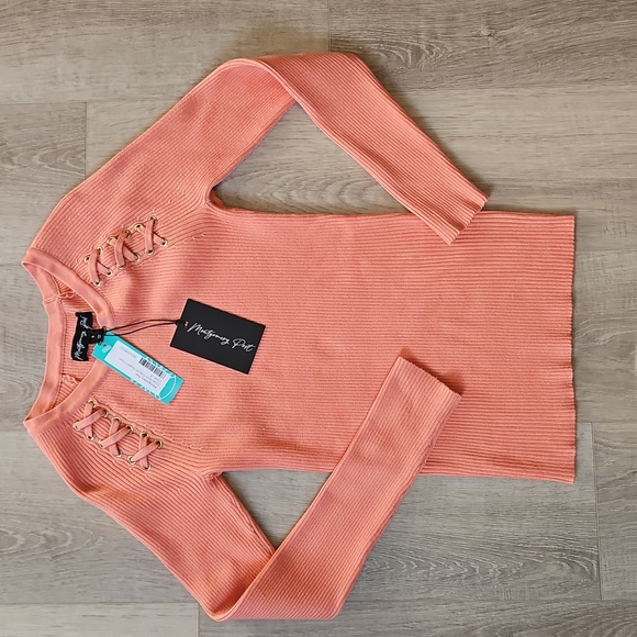 Montgomery Post - Crew Neck Raglan Fitted Ribbed Top - Picture 10 of 12